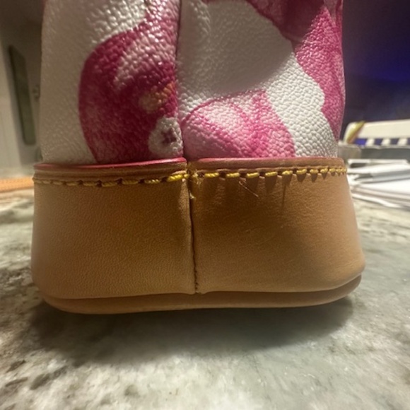 Dooney and Bourke BRAND NEW/RARE FLORAL FUSCHIA Pattern Crossbody Bag! - Picture 15 of 16